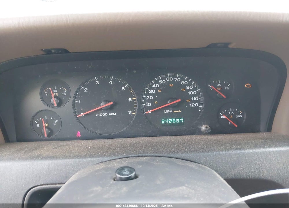 2000 JEEP GRAND CHEROKEE LAREDO VIN: 1J4GW48S7YC417985