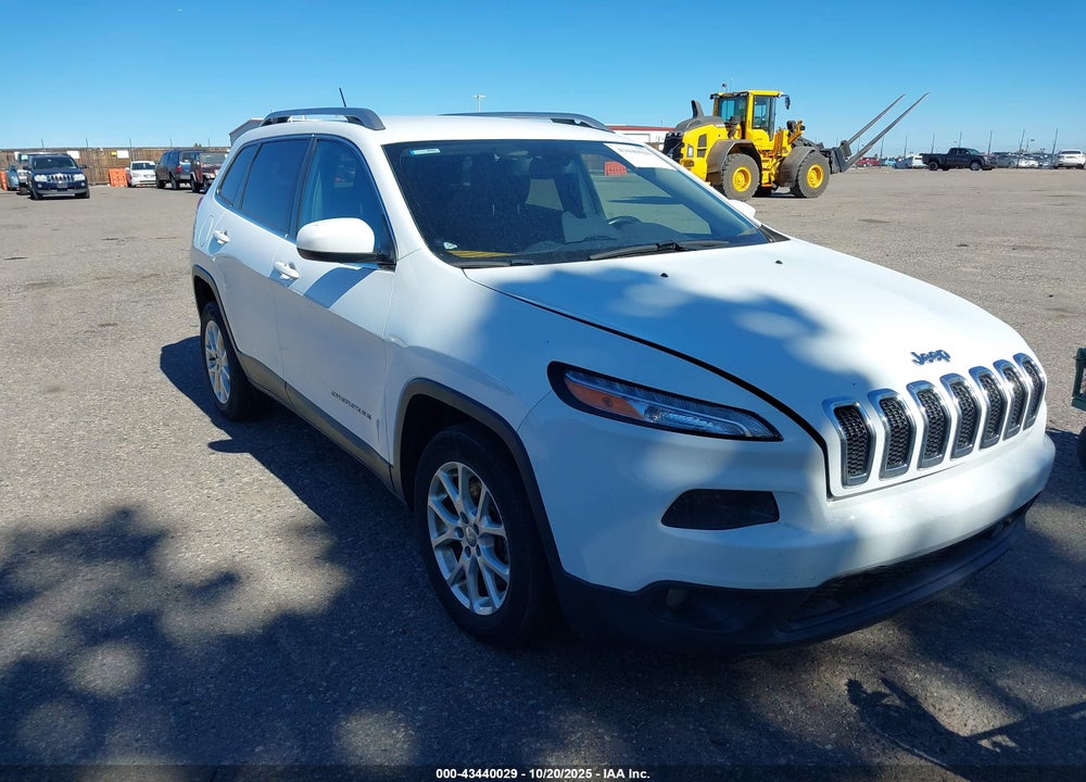 2015 JEEP CHEROKEE LATITUDE VIN: 1C4PJLCB8FW670430