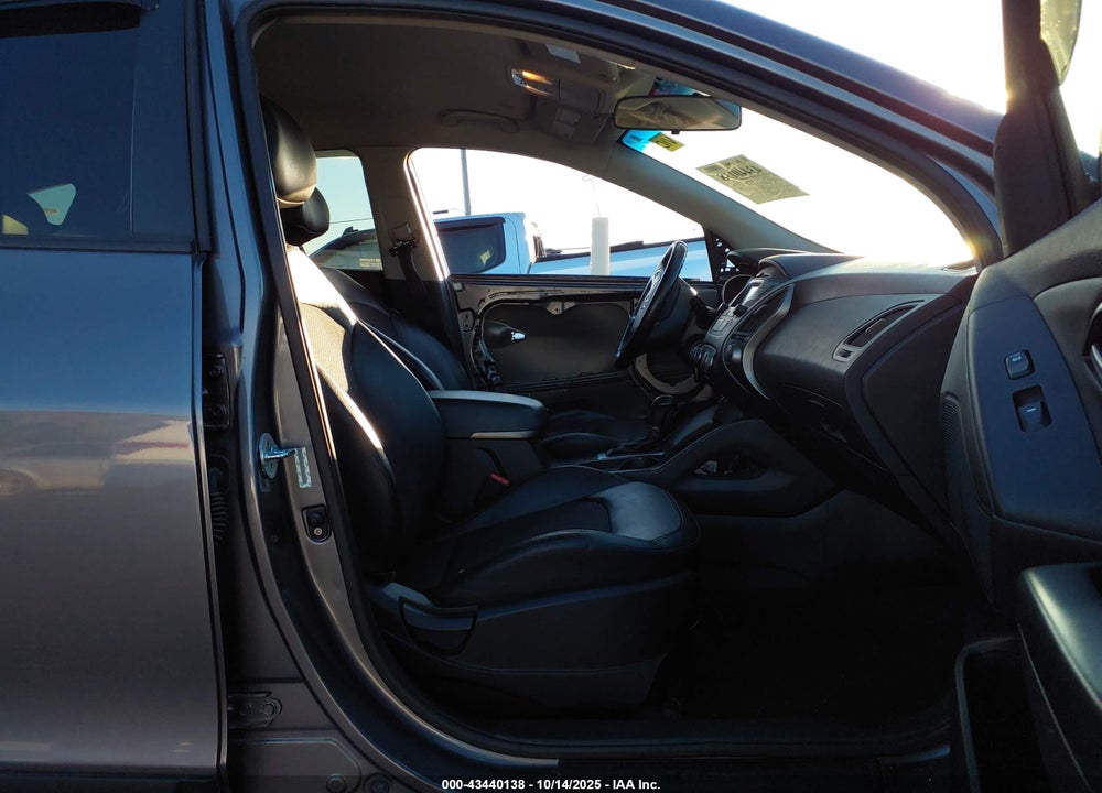 2015 HYUNDAI TUCSON SE VIN: KM8JU3AGXFU050794