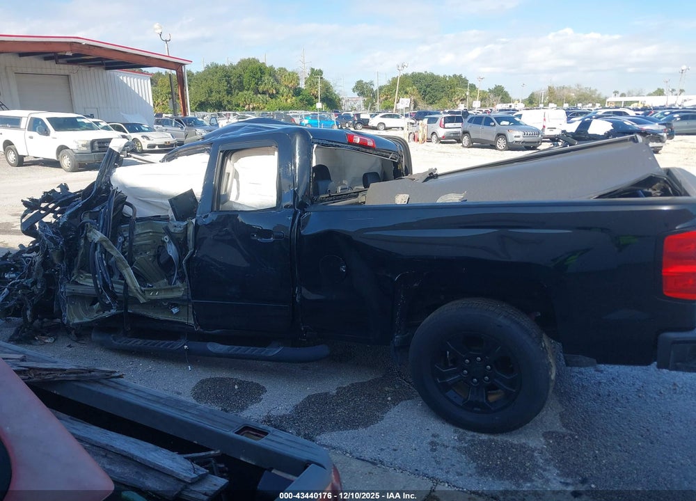 2017 CHEVROLET SILVERADO 1500 2LT VIN: 1GCVKREC6HZ262409