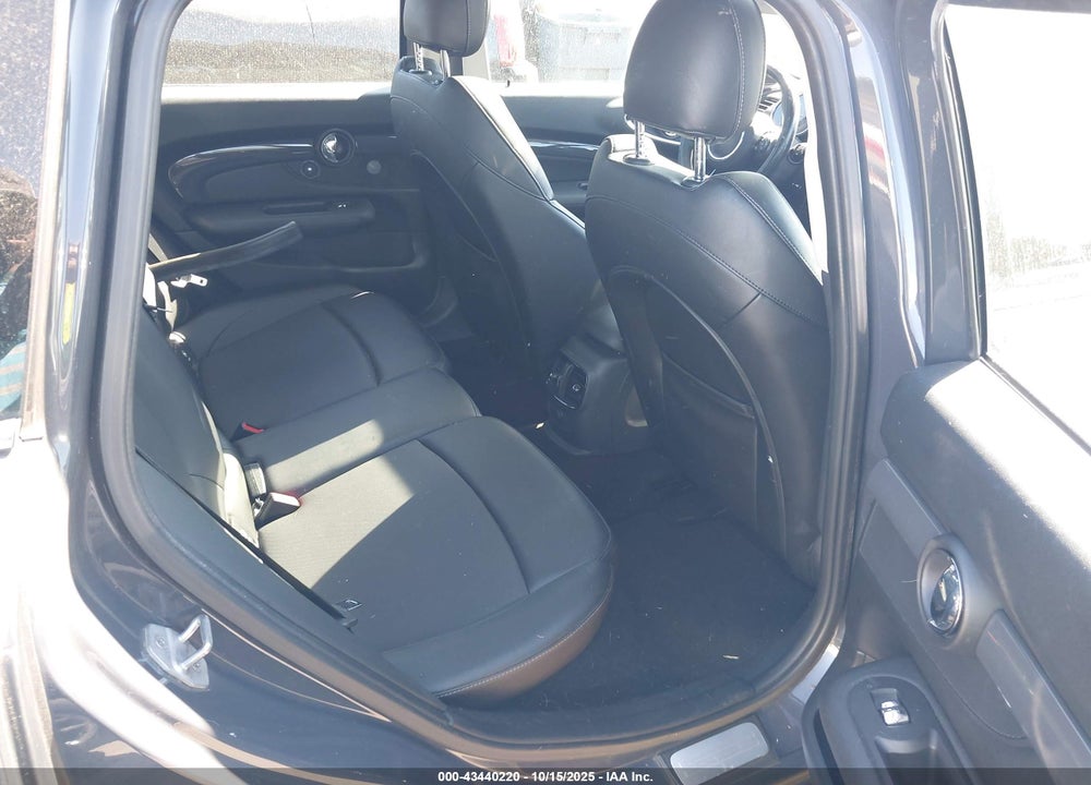 2016 MINI COOPER CLUBMAN VIN: WMWLN9C5XG2B31106