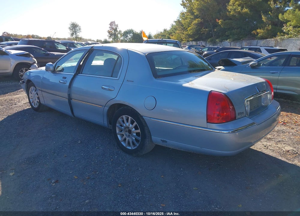 2006 LINCOLN TOWN CAR VIN: 1LNHM81W06Y641843