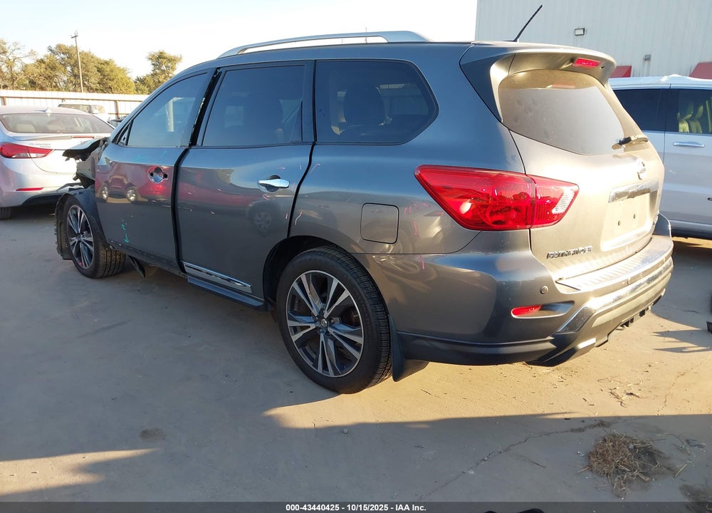 2018 NISSAN PATHFINDER PLATINUM VIN: 5N1DR2MM8JC629632