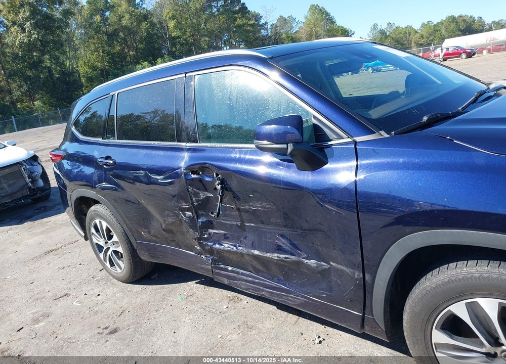 2021 TOYOTA HIGHLANDER XLE VIN: 5TDGZRAH2MS514366