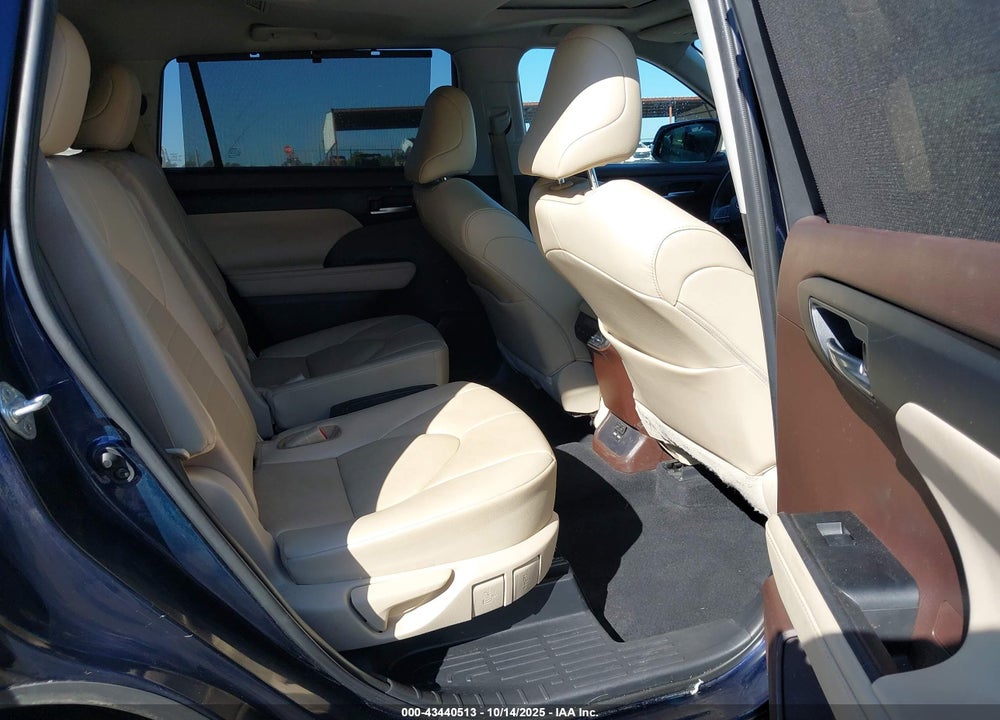2021 TOYOTA HIGHLANDER XLE VIN: 5TDGZRAH2MS514366