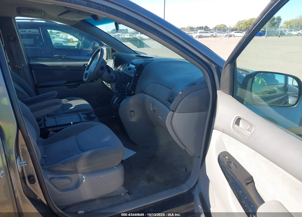 2004 TOYOTA SIENNA LE VIN: 5TDZA23C44S218144