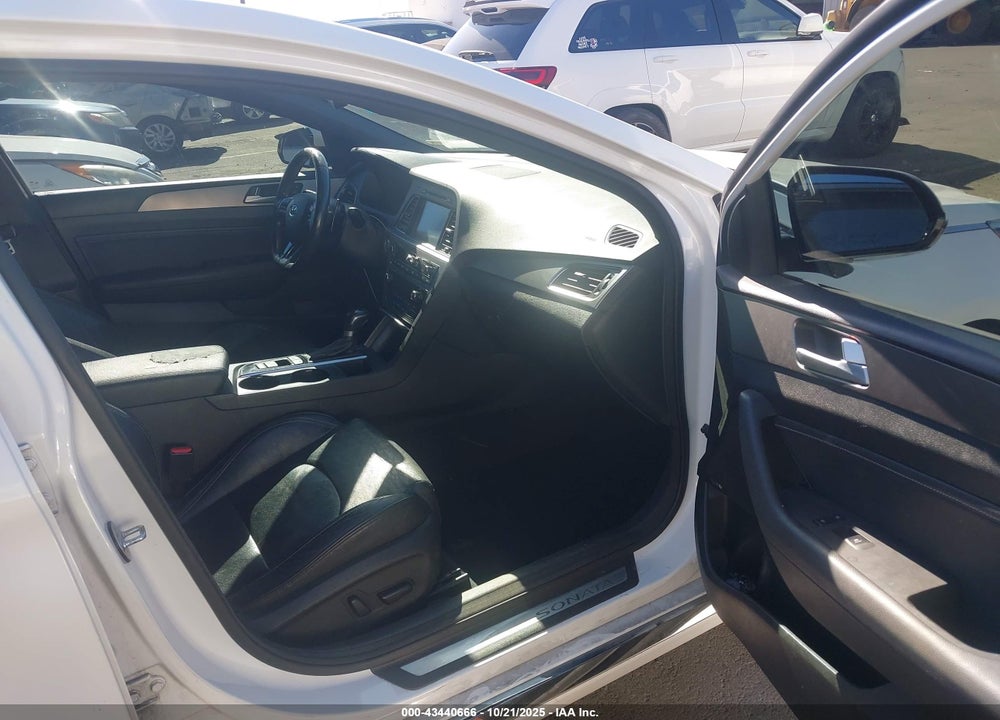 2015 HYUNDAI SONATA VIN: 5NPE34AB3FH140219