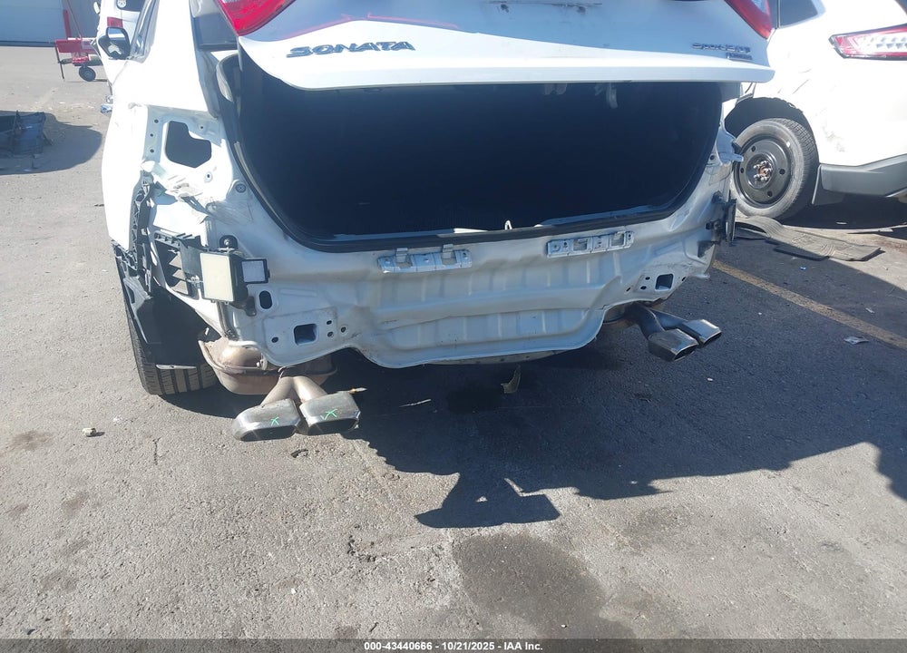 2015 HYUNDAI SONATA VIN: 5NPE34AB3FH140219