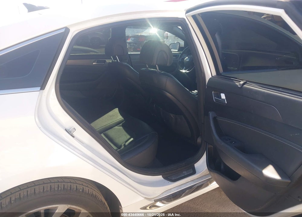 2015 HYUNDAI SONATA VIN: 5NPE34AB3FH140219
