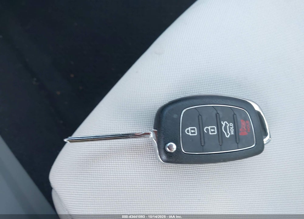 2017 HYUNDAI SONATA VIN: 5NPE24AF0HH589057