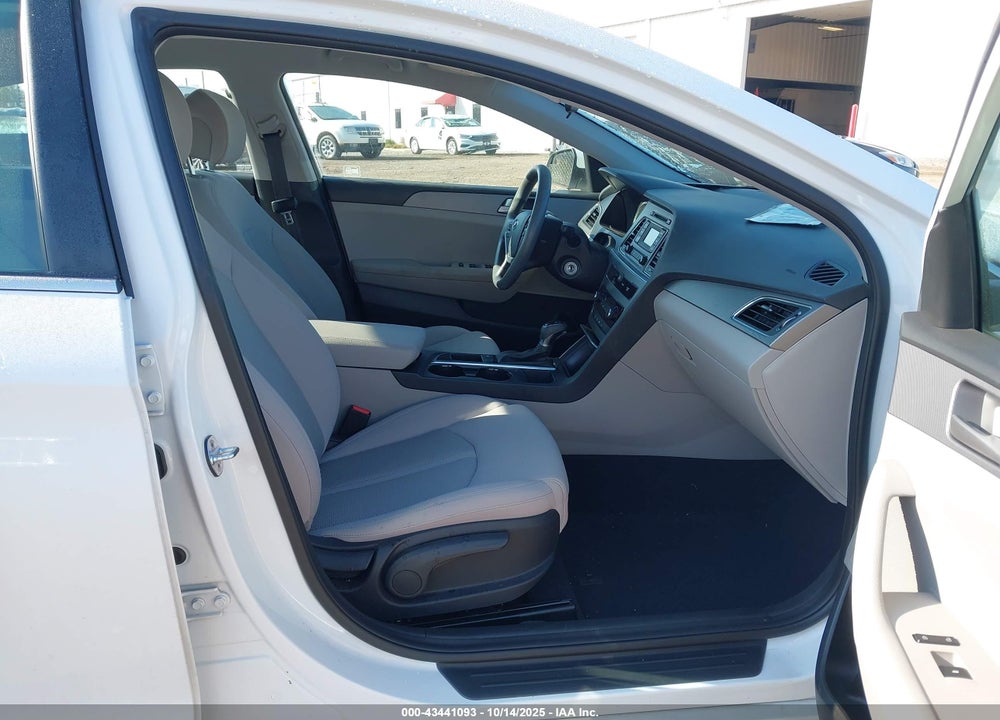 2017 HYUNDAI SONATA VIN: 5NPE24AF0HH589057