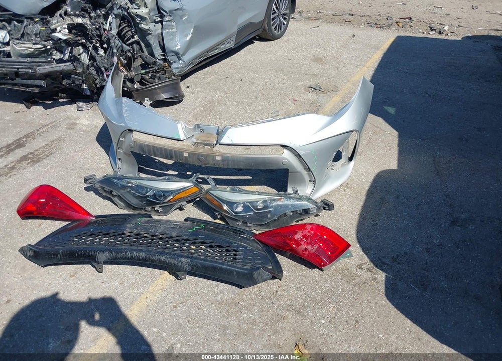 2017 TOYOTA COROLLA SE VIN: 5YFBURHE2HP579804