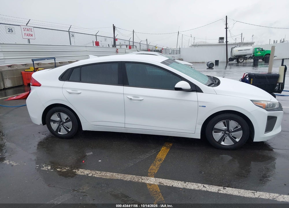2017 HYUNDAI IONIQ HYBRID BLUE VIN: KMHC65LC4HU031265