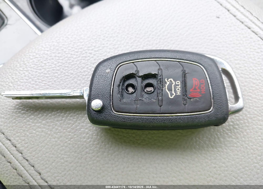 2017 HYUNDAI SONATA VIN: 5NPE24AF2HH570610