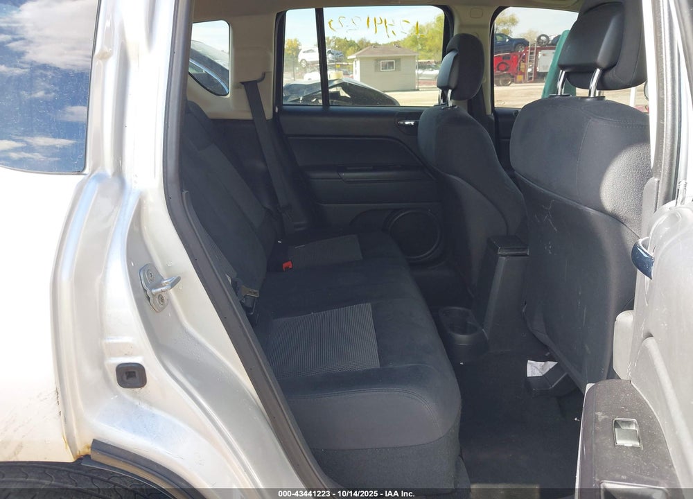 2011 JEEP COMPASS VIN: 1J4NF1FB2BD239235