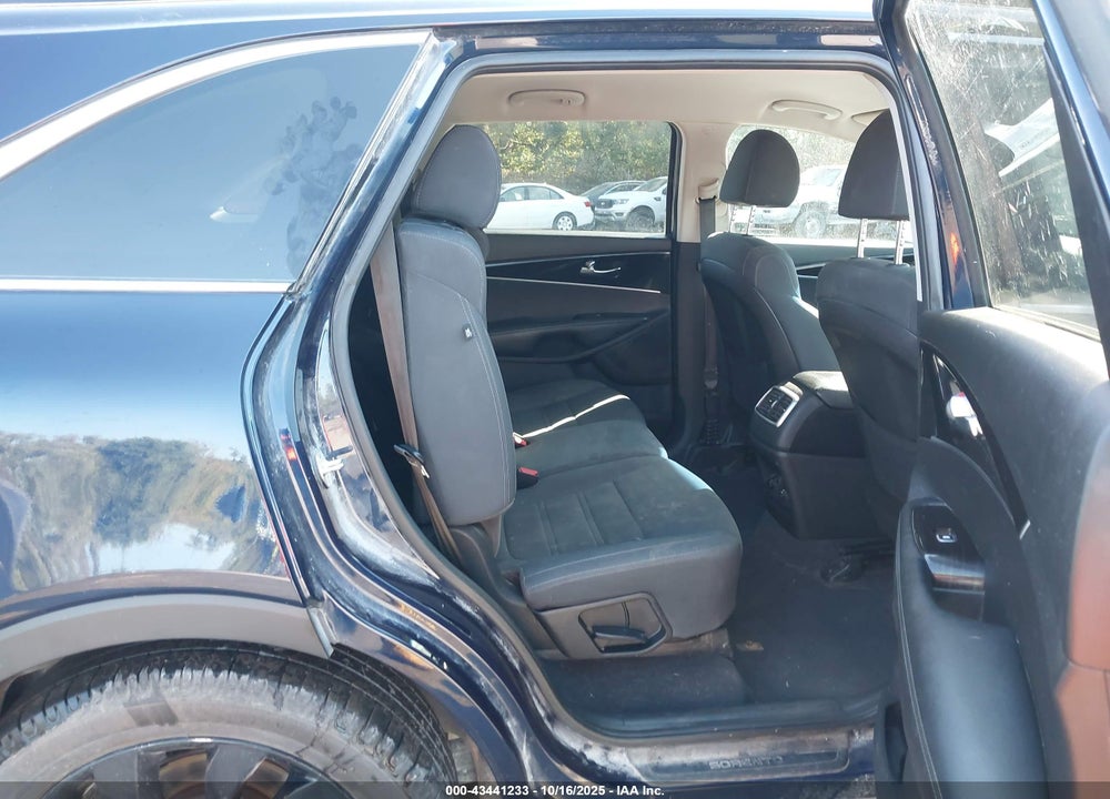 2019 KIA SORENTO VIN: 5XYPGDA50KG608299
