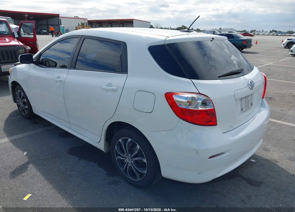 2011 TOYOTA MATRIX VIN: 2T1KU4EE0BC563146