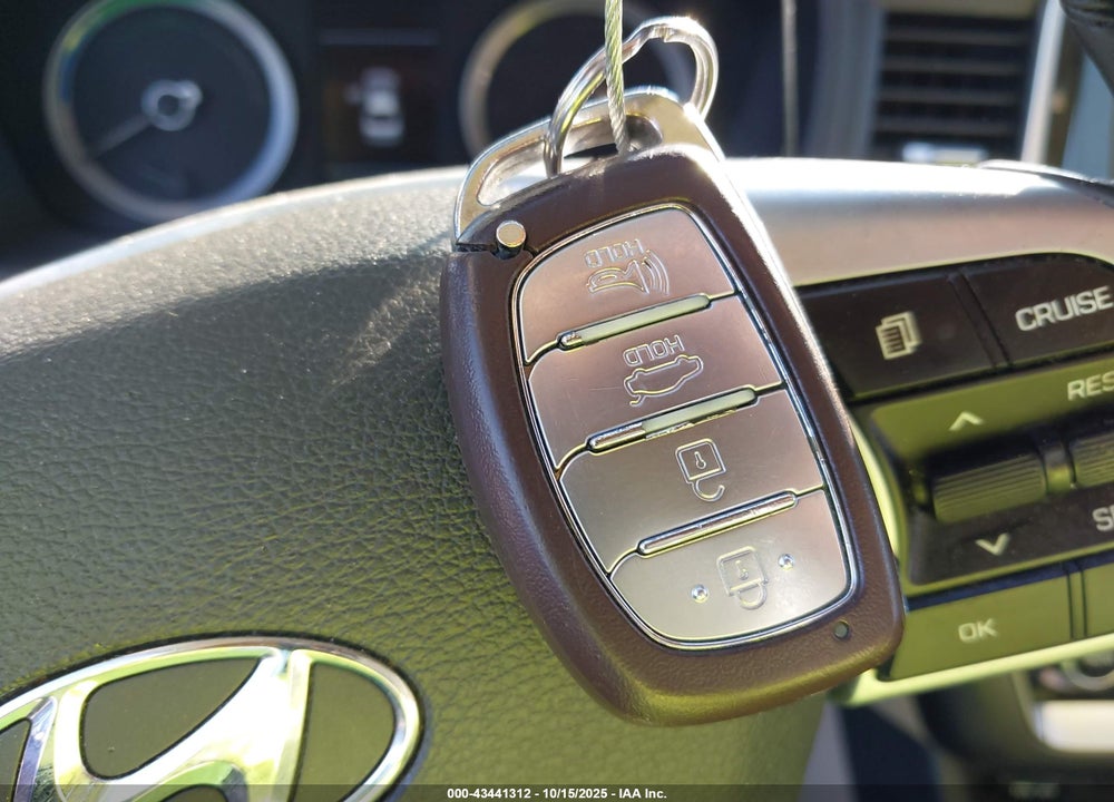 2018 HYUNDAI SONATA HYBRID SE VIN: KMHE24L31JA082311