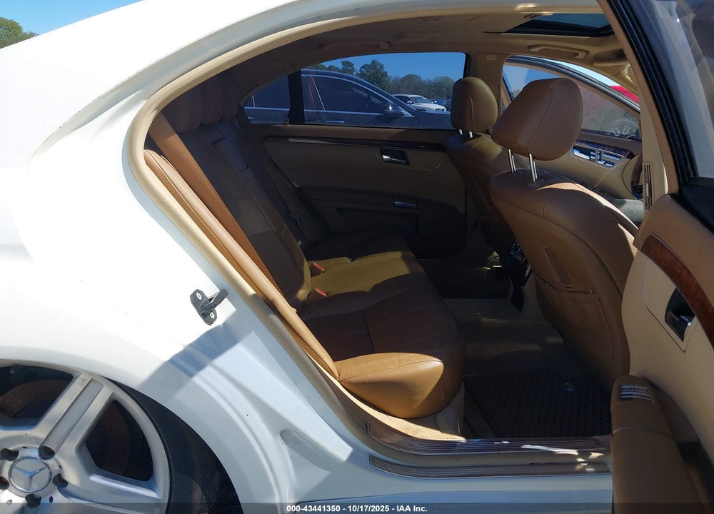 2007 MERCEDES-BENZ S 550 VIN: WDDNG71X37A044817