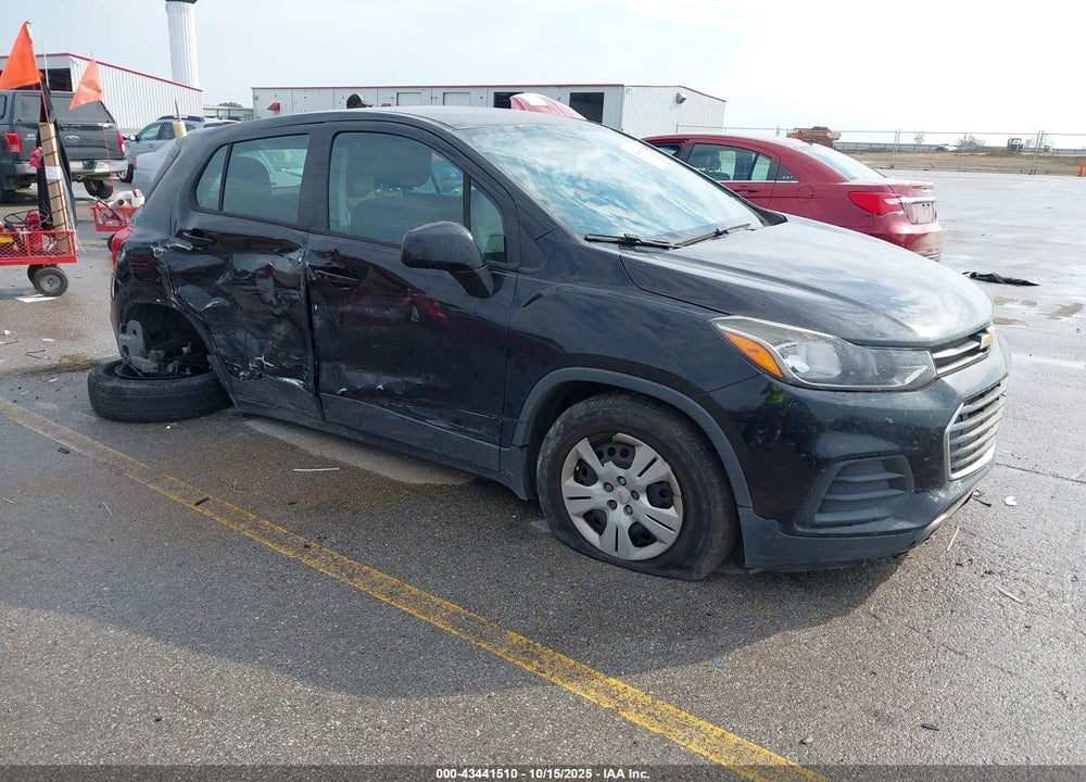 2018 CHEVROLET TRAX LS VIN: 3GNCJKSB2JL335339