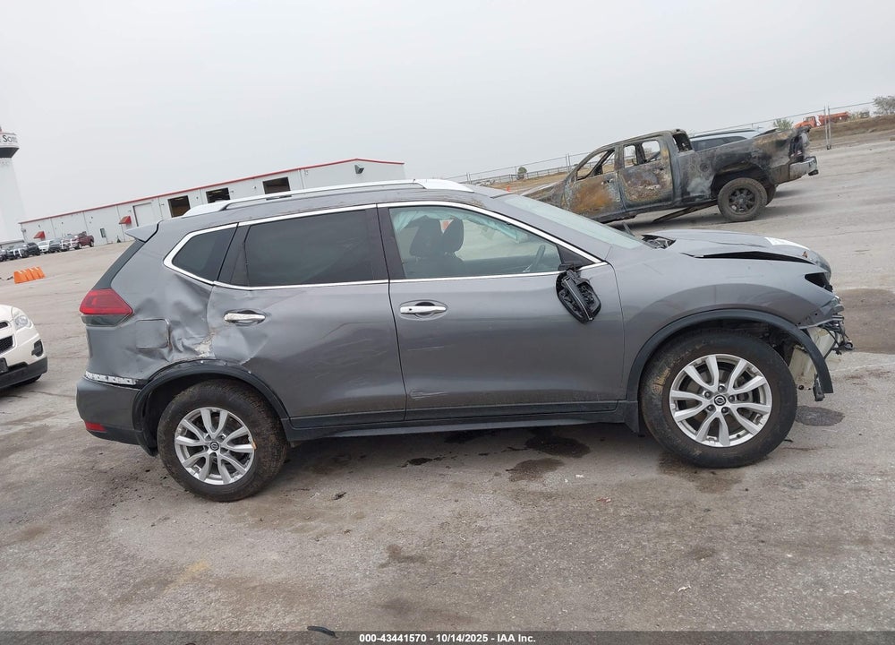 2018 NISSAN ROGUE SV VIN: KNMAT2MV4JP612370
