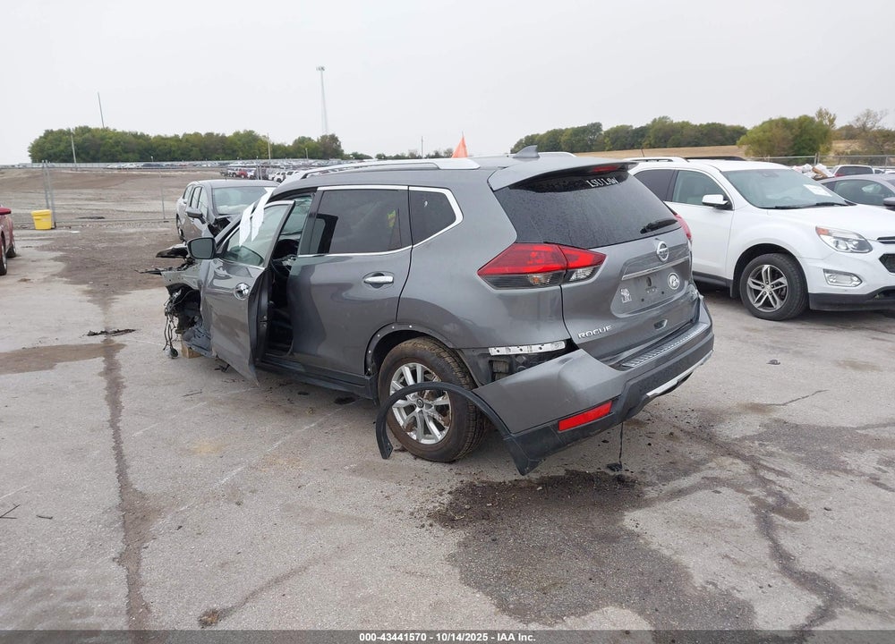 2018 NISSAN ROGUE SV VIN: KNMAT2MV4JP612370