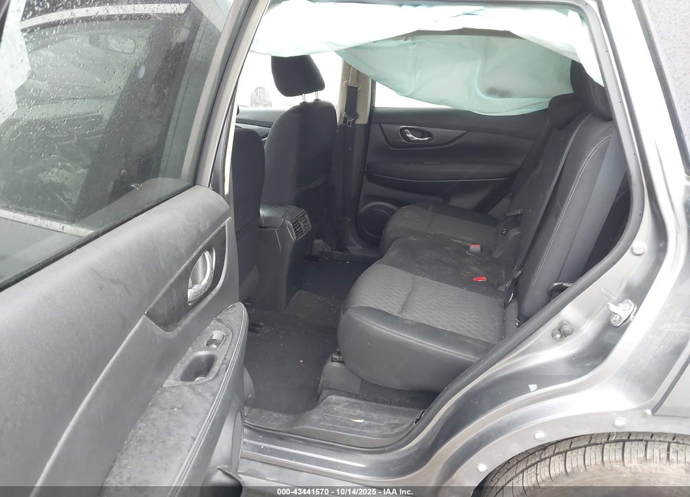 2018 NISSAN ROGUE SV VIN: KNMAT2MV4JP612370