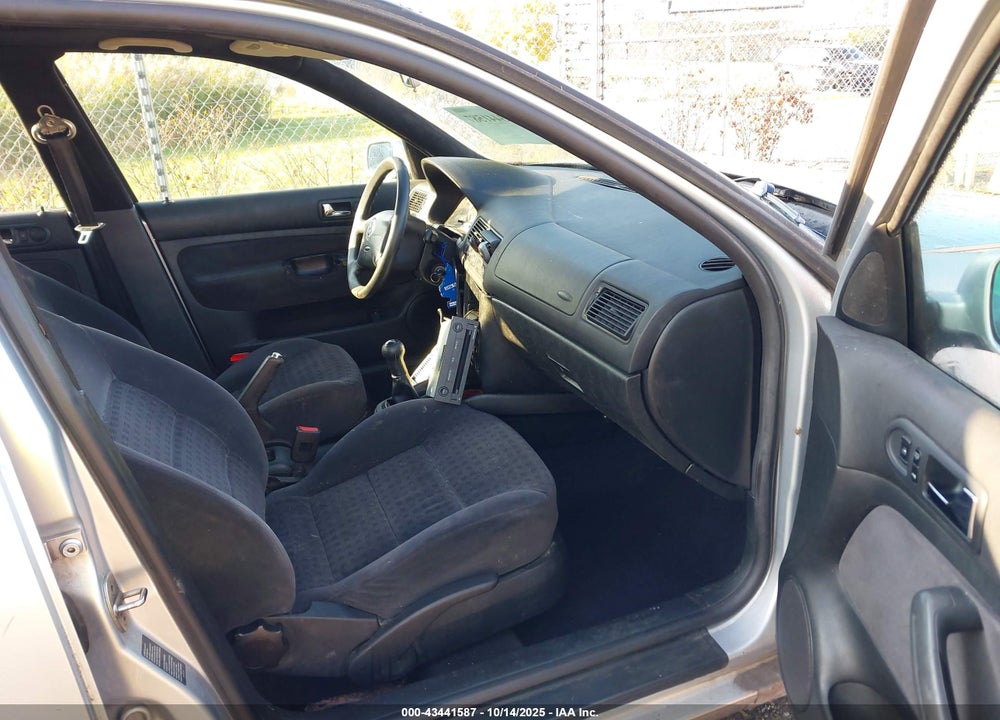 2001 VOLKSWAGEN GOLF GLS VIN: 9BWGS21J414017380