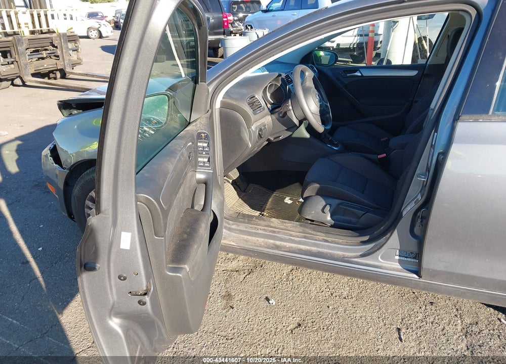 2014 VOLKSWAGEN GOLF 2.5L VIN: WVWDB7AJ5EW003086