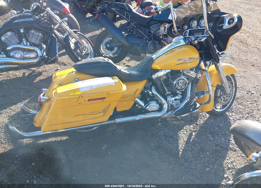2013 HARLEY-DAVIDSON FLHX STREET GLIDE VIN: 1HD1KBM19DB665288