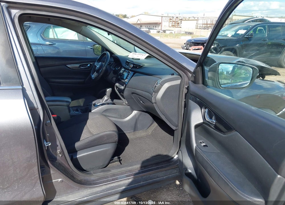 2017 NISSAN ROGUE SV VIN: 5N1AT2MT9HC817923