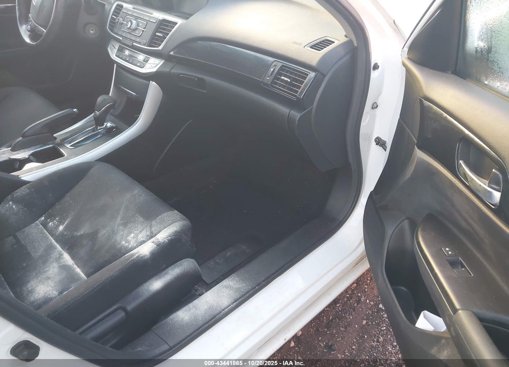 2013 HONDA ACCORD VIN: 1HGCR2F53DA228335