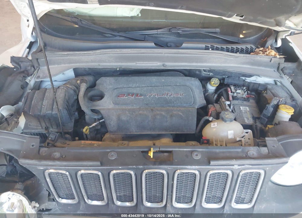 2015 JEEP RENEGADE VIN: ZACCJBAT8FPC38213