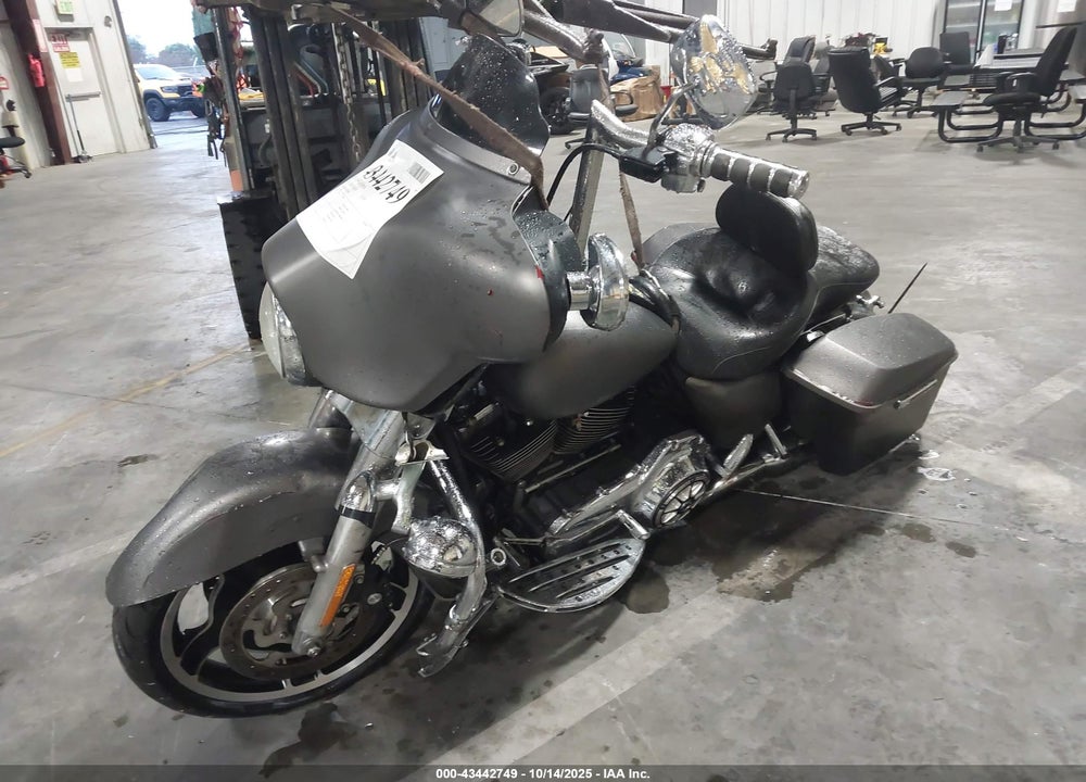 2013 HARLEY-DAVIDSON FLHX STREET GLIDE VIN: 1HD1KBM15DB620266