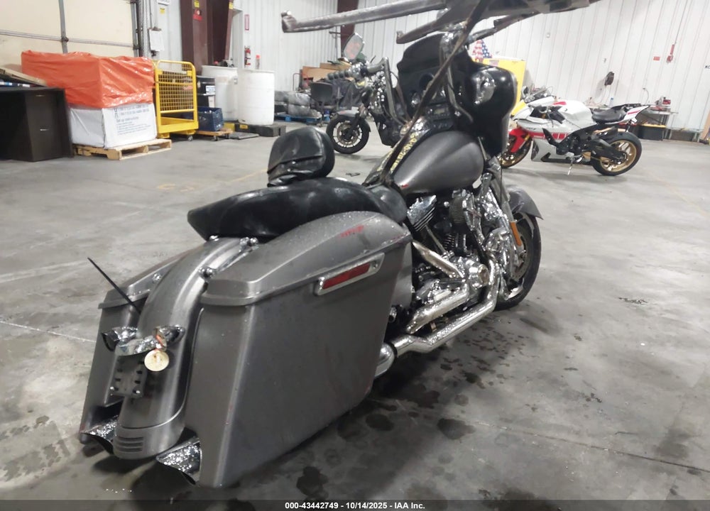 2013 HARLEY-DAVIDSON FLHX STREET GLIDE VIN: 1HD1KBM15DB620266