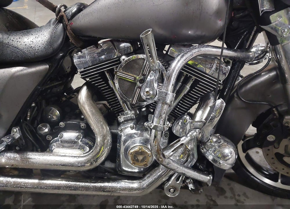 2013 HARLEY-DAVIDSON FLHX STREET GLIDE VIN: 1HD1KBM15DB620266