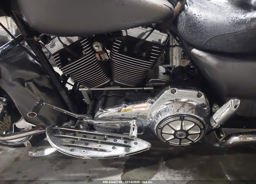 2013 HARLEY-DAVIDSON FLHX STREET GLIDE VIN: 1HD1KBM15DB620266