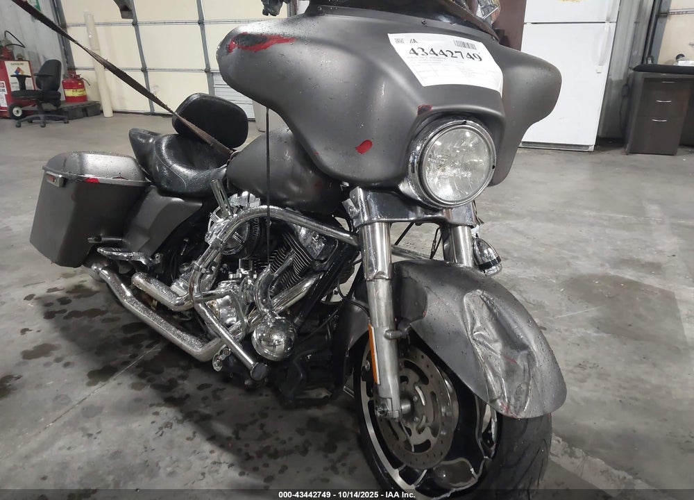 2013 HARLEY-DAVIDSON FLHX STREET GLIDE VIN: 1HD1KBM15DB620266