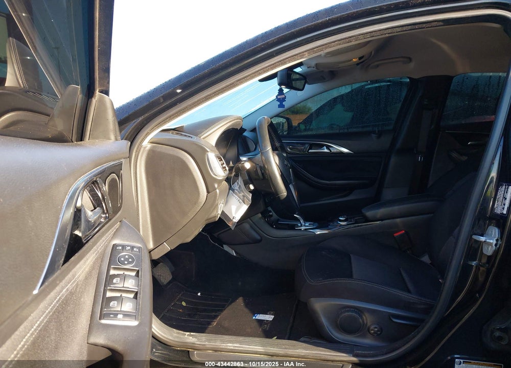 2018 INFINITI QX30 VIN: SJKCH5CP5JA055984