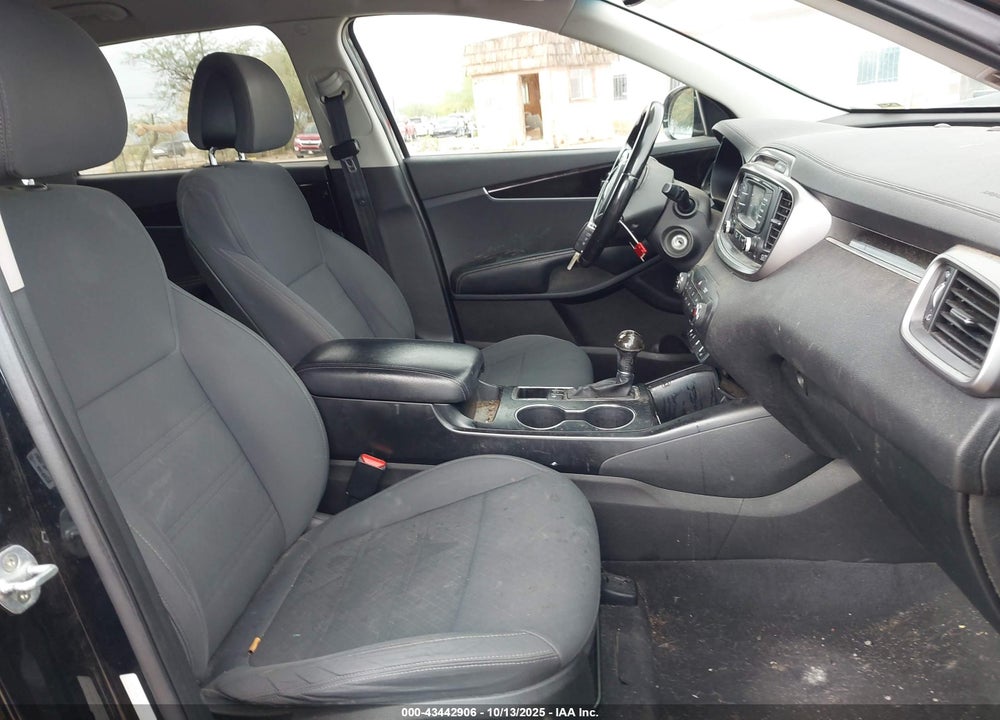 2016 KIA SORENTO 2.4L LX VIN: 5XYPGDA35GG028178