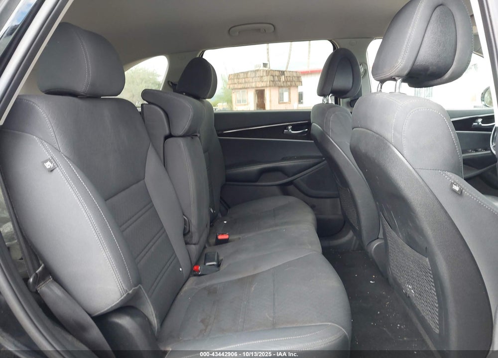 2016 KIA SORENTO 2.4L LX VIN: 5XYPGDA35GG028178