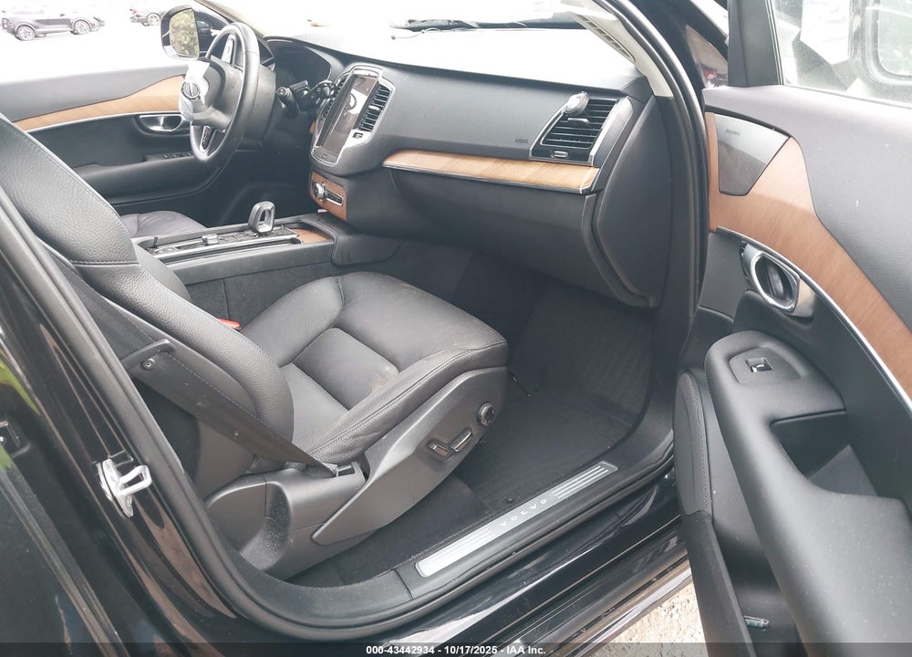 2025 VOLVO XC90 PLUG-IN HYBRID T8 PLUS 7-SEATER VIN: YV4H60PE0S1307861
