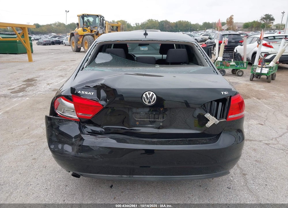 2015 VOLKSWAGEN PASSAT VIN: 1VWAS7A36FC018118