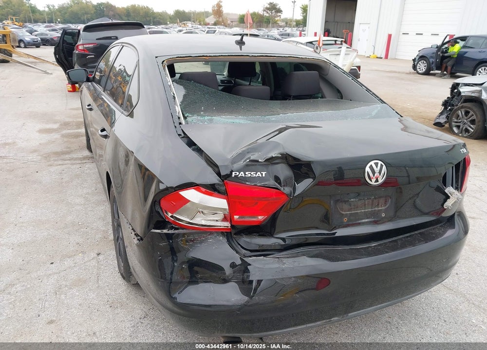 2015 VOLKSWAGEN PASSAT VIN: 1VWAS7A36FC018118