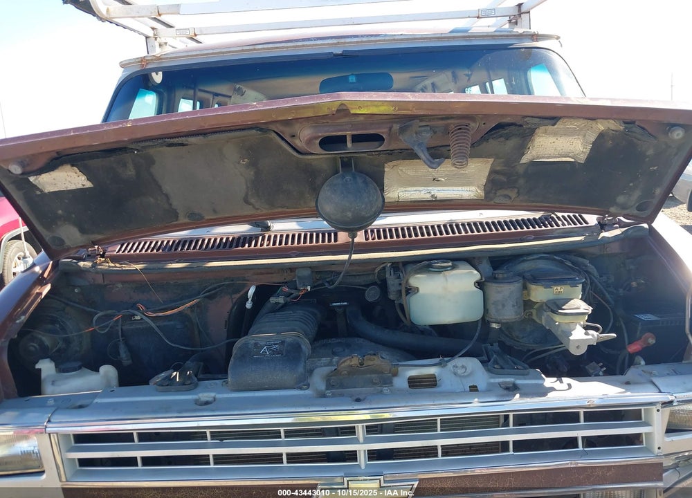 1988 CHEVROLET G20 VIN: 2GNEG25K5J4116331