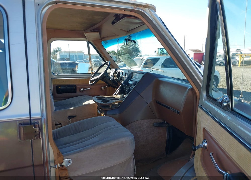 1988 CHEVROLET G20 VIN: 2GNEG25K5J4116331