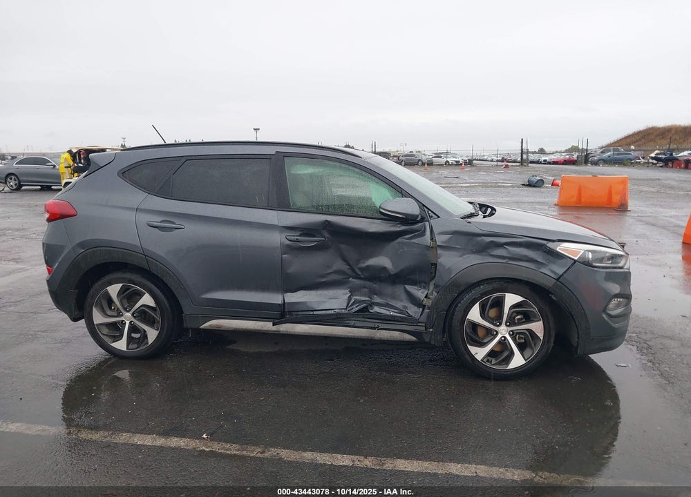 2017 HYUNDAI TUCSON VALUE VIN: KM8J33A25HU562778