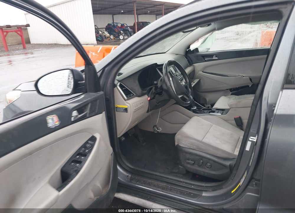 2017 HYUNDAI TUCSON VALUE VIN: KM8J33A25HU562778