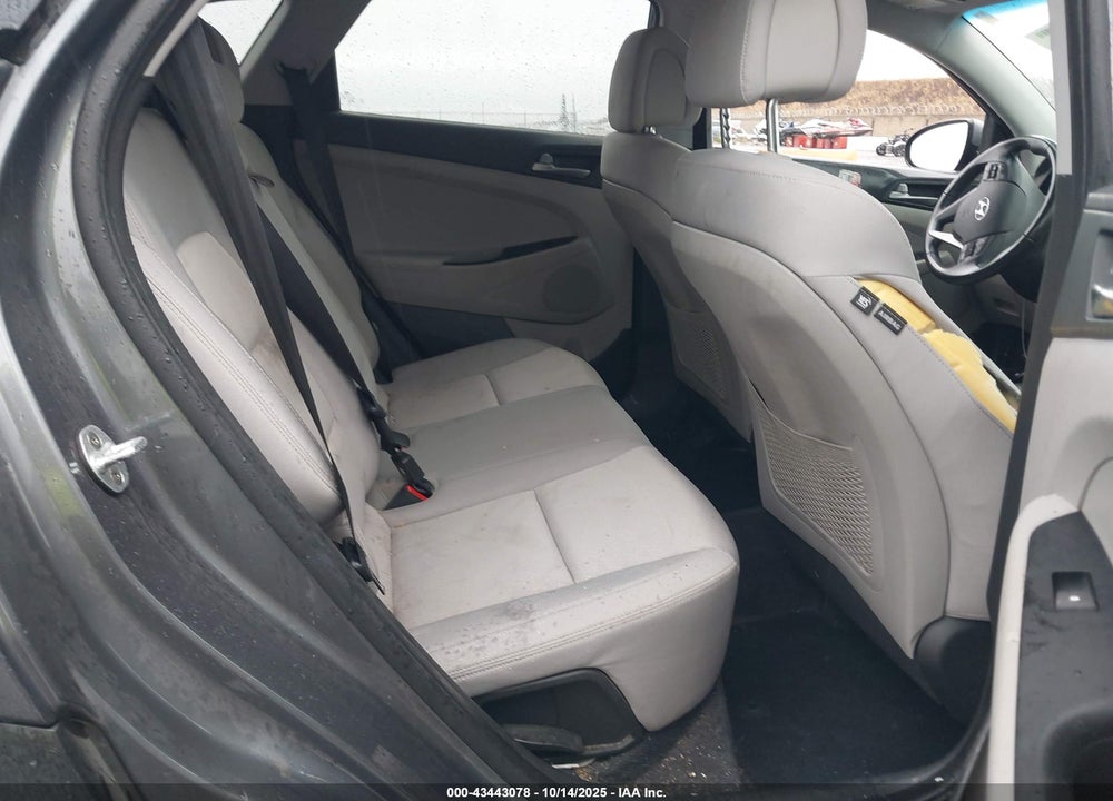 2017 HYUNDAI TUCSON VALUE VIN: KM8J33A25HU562778