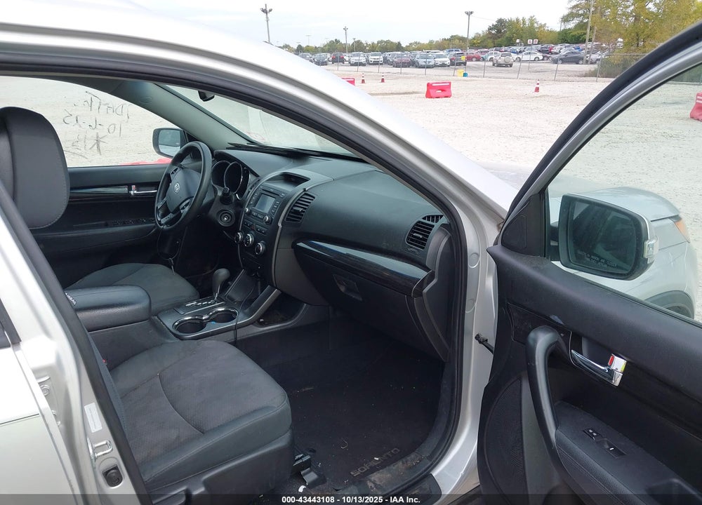 2013 KIA SORENTO VIN: 5XYKT4A64DG394466